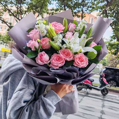 营口11朵戴安娜粉玫瑰百合，与你一起追逐梦想